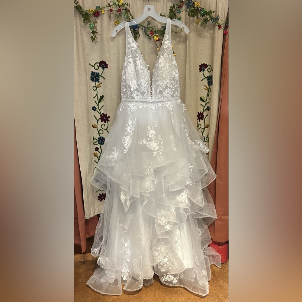Chic White Floral Wedding Gown for wedding OR Halloween bride Costume